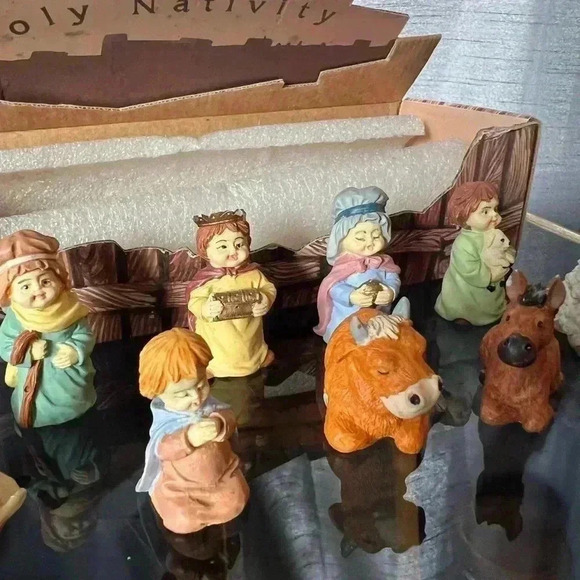 vintage Nativity Scene Collection 11 Adorable Resin Pieces  ca 1980s - Picture 5 of 6